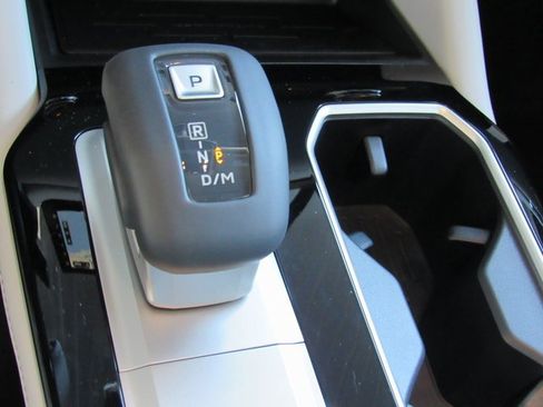 New 2025 Mitsubishi Outlander SE image 18