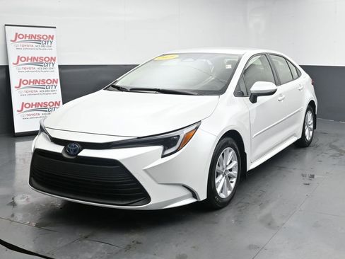 Used 2025 Toyota Corolla LE image 4