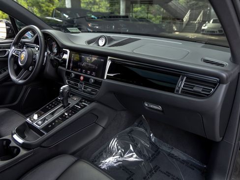 Certified 2022 Porsche Macan S AWD/4WD image 58