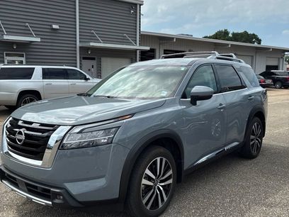 Used 2024 Nissan Pathfinder Platinum w/ Cargo Package