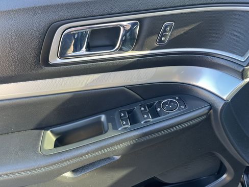 Used 2017 Ford Explorer XLT w/ Equipment Group 202A image 11