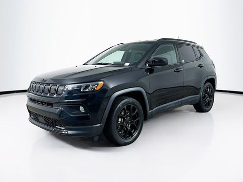 Used 2022 Jeep Compass Latitude FWD image 3