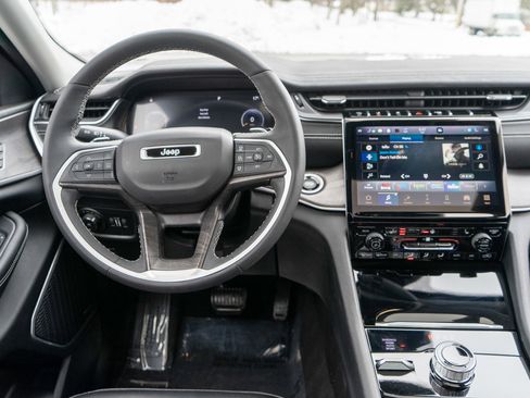 Used 2023 Jeep Grand Cherokee L Limited image 13