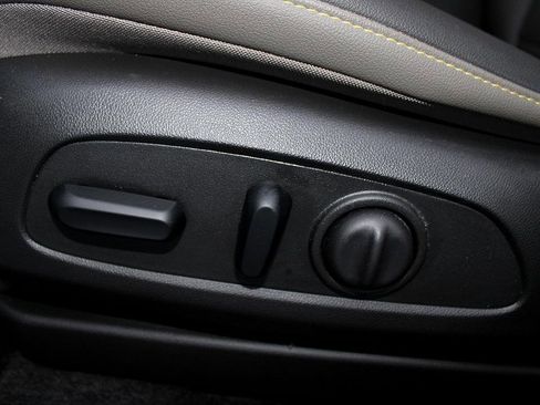 Used 2024 Chevrolet Trax ACTIV w/ Sunroof Package image 30