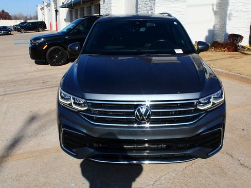 Used 2023 Volkswagen Tiguan SEL R-Line image 5
