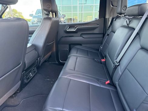 Used 2025 GMC Sierra 1500 SLT RWD image 10