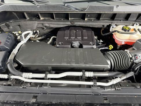 Used 2023 Chevrolet Silverado 1500 LT AWD/4WD image 30