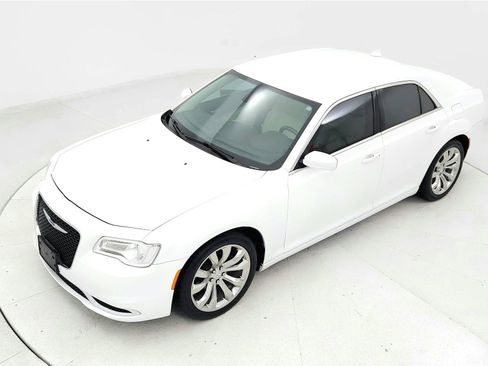 Used 2019 Chrysler 300 Touring L w/ Quick Order Package 22F RWD image 13