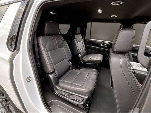 Used 2022 Chevrolet Suburban RST w/ Luxury Package image 17