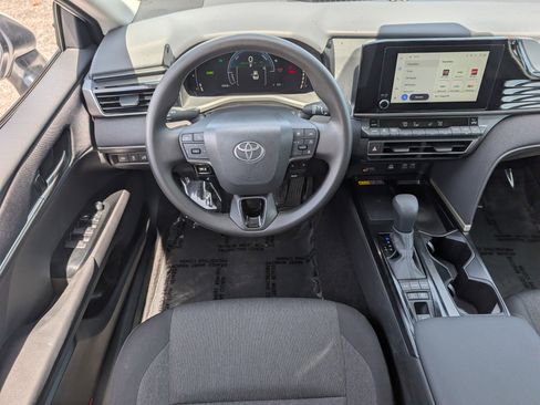 Used 2025 Toyota Camry LE FWD image 17