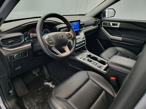 Used 2023 Ford Explorer XLT w/ Equipment Group 202A image 43