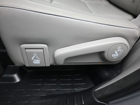 Used 2016 Toyota Highlander Limited w/ Driver Technology Package AWD/4WD image 34