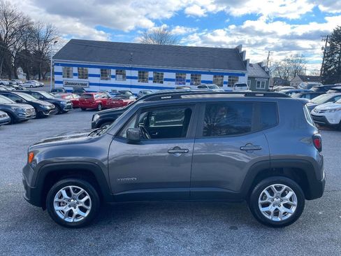 Used 2018 Jeep Renegade Latitude image 3