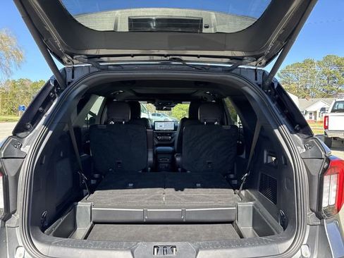 Used 2025 Ford Explorer Platinum RWD image 21