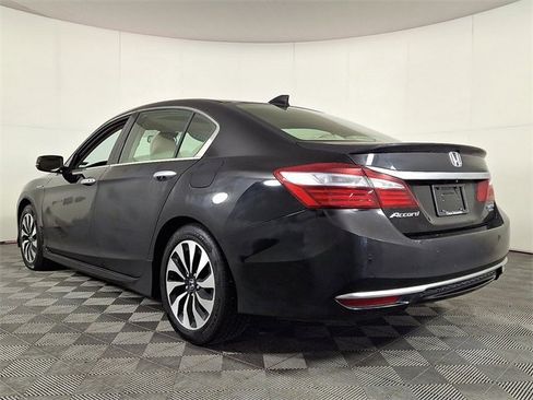 Used 2017 Honda Accord Touring image 7