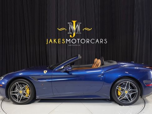 Used 2017 Ferrari California T RWD image 2
