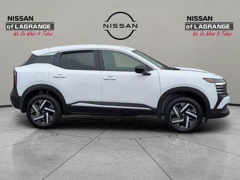 New 2026 Nissan Kicks SV image 4