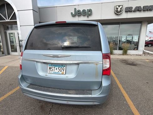 Used 2013 Chrysler Town & Country Touring-L w/ Entertainment Group #2 FWD image 6
