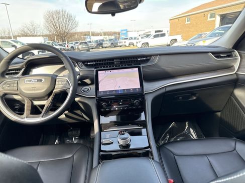 Used 2023 Jeep Grand Cherokee L Limited image 19