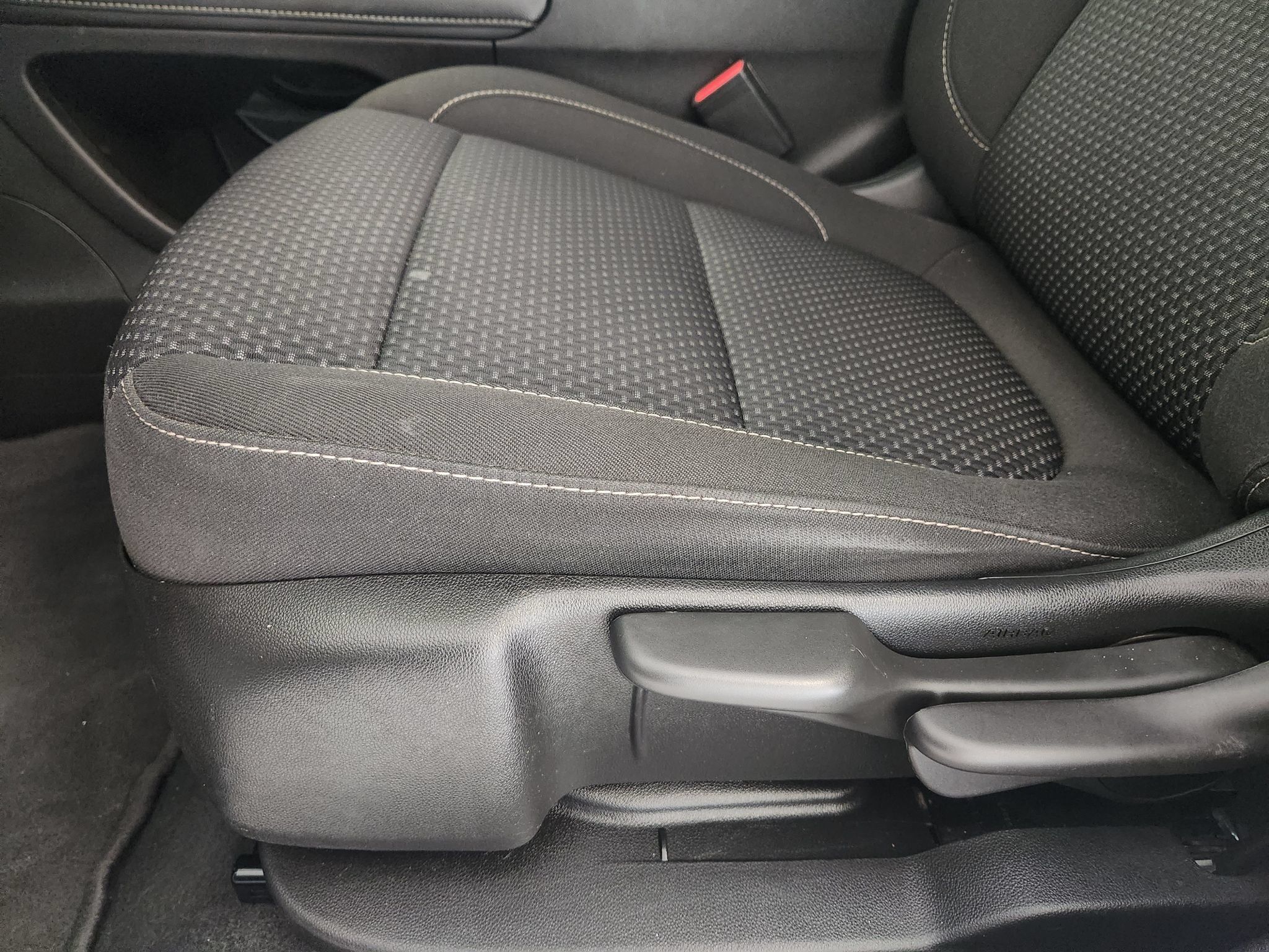 Used 2023 GMC Acadia SLE FWD image 23