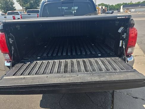 Used 2019 Toyota Tacoma SR5 AWD/4WD image 23