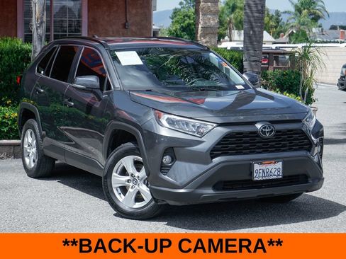 Used 2020 Toyota RAV4 XLE AWD/4WD image 2
