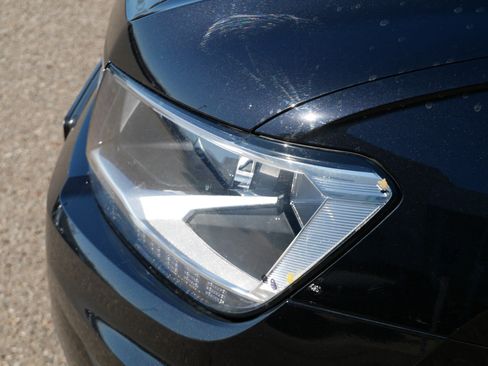 Certified 2021 Volkswagen Tiguan SE image 16