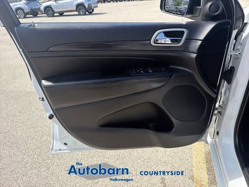 Used 2020 Jeep Grand Cherokee Altitude AWD/4WD image 9
