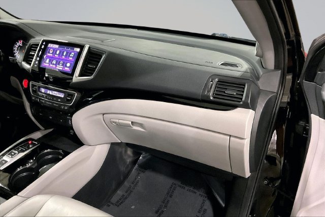 Used 2017 Honda Pilot Touring image 19