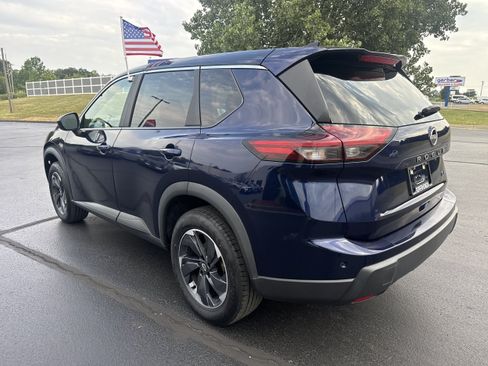 Used 2024 Nissan Rogue SV FWD image 9