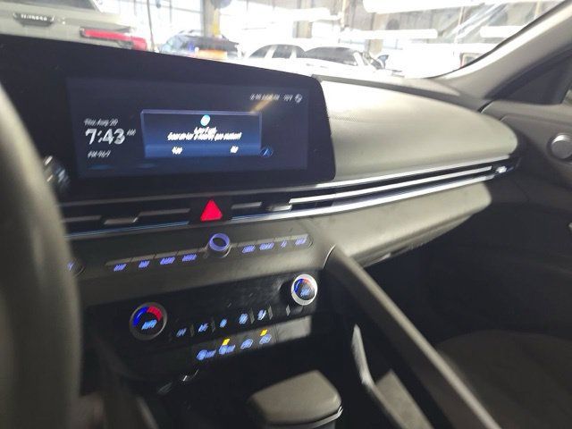 Used 2024 Hyundai Elantra SEL FWD image 12