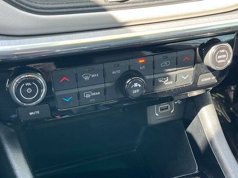 Used 2023 Jeep Compass Limited AWD/4WD image 36