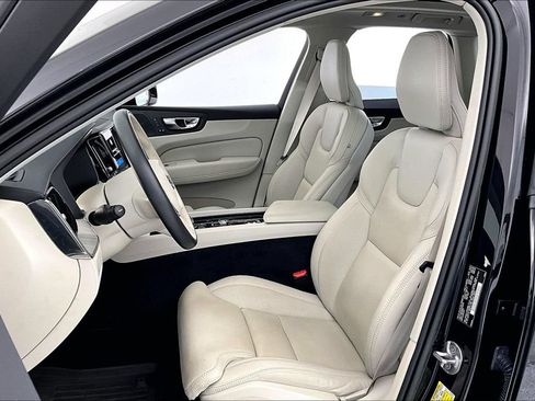 Used 2023 Volvo XC60 B6 Ultimate w/ Protection Package Premier AWD/4WD image 32