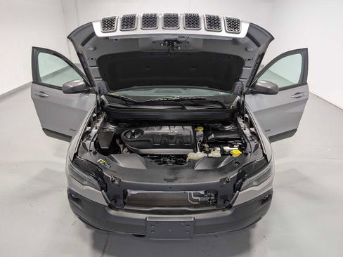 Used 2021 Jeep Cherokee Trailhawk AWD/4WD image 13
