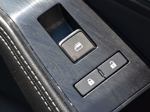 Used 2024 Nissan Rogue SV AWD/4WD image 22