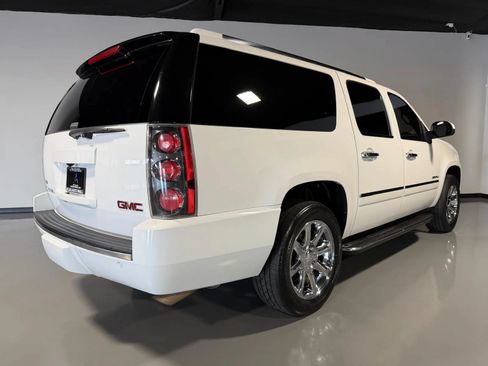 Used 2012 GMC Yukon XL Denali RWD image 4