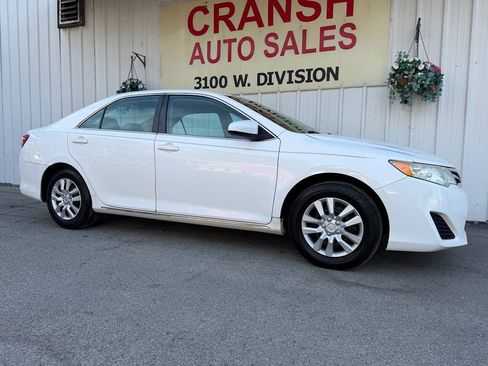 Used 2014 Toyota Camry LE FWD image 2