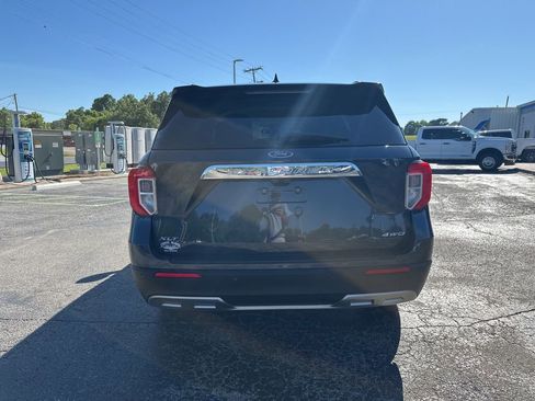 Used 2023 Ford Explorer XLT w/ Equipment Group 202A AWD/4WD image 3