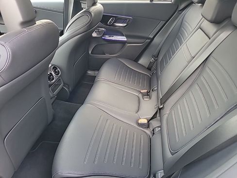 Used 2025 Mercedes-Benz GLC 300 4MATIC image 5