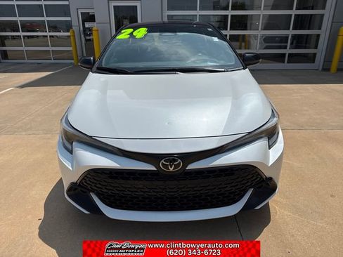 Used 2024 Toyota Corolla SE w/ SE Package FWD image 9