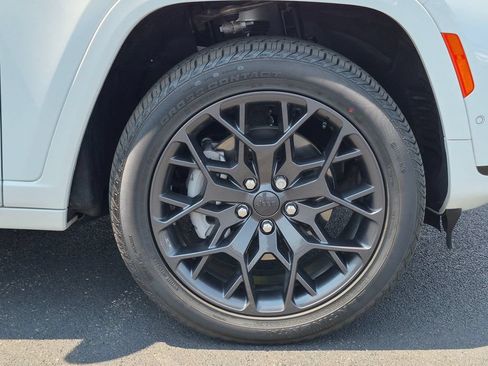 Used 2024 Jeep Grand Cherokee L Summit w/ High Altitude Package AWD/4WD image 35