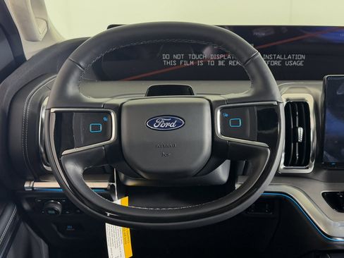 New 2025 Ford Expedition Platinum w/ Driver's Package image 10