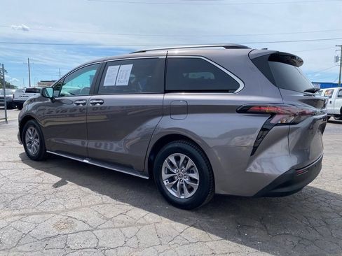 Used 2023 Toyota Sienna XLE FWD image 6