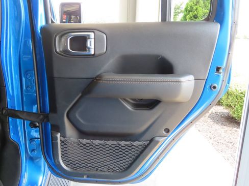 Used 2022 Jeep Gladiator Overland AWD/4WD image 31