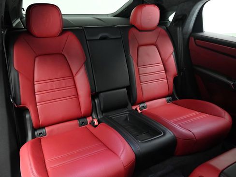 Used 2023 Porsche Cayenne Turbo GT AWD/4WD image 28