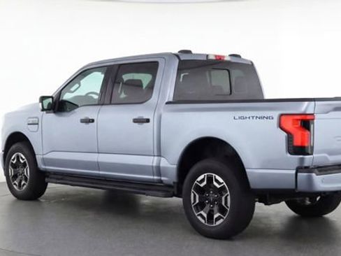 Used 2022 Ford F150 Lightning XLT image 7