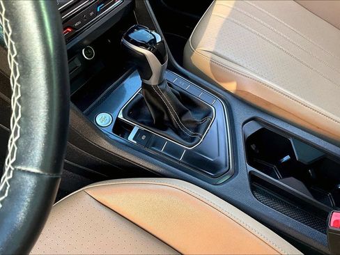 Used 2023 Volkswagen Tiguan SE FWD image 19