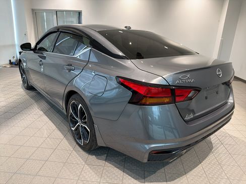 Used 2024 Nissan Altima 2.5 SR w/ SR Premium Package FWD image 3