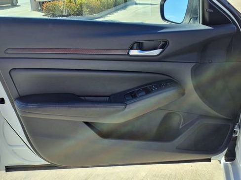 Used 2025 Nissan Altima 2.5 SV image 20