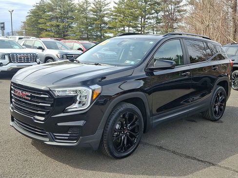 Certified 2022 GMC Terrain SLE w/ Driver Convenience Package image 3